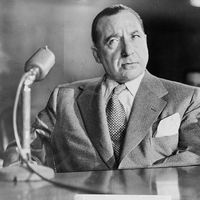 Frank Costello testifying before the U.S. Senate investigating committee headed by Estes Kefauver, 1951.